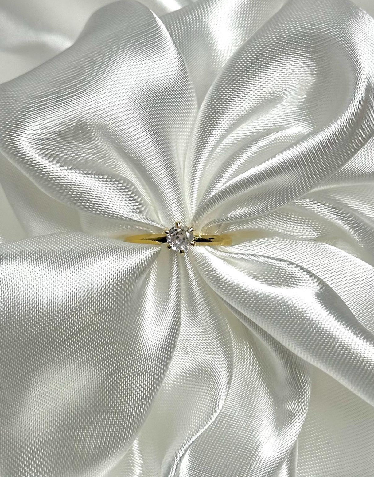 18K Gold Medium Silver Stone Ring