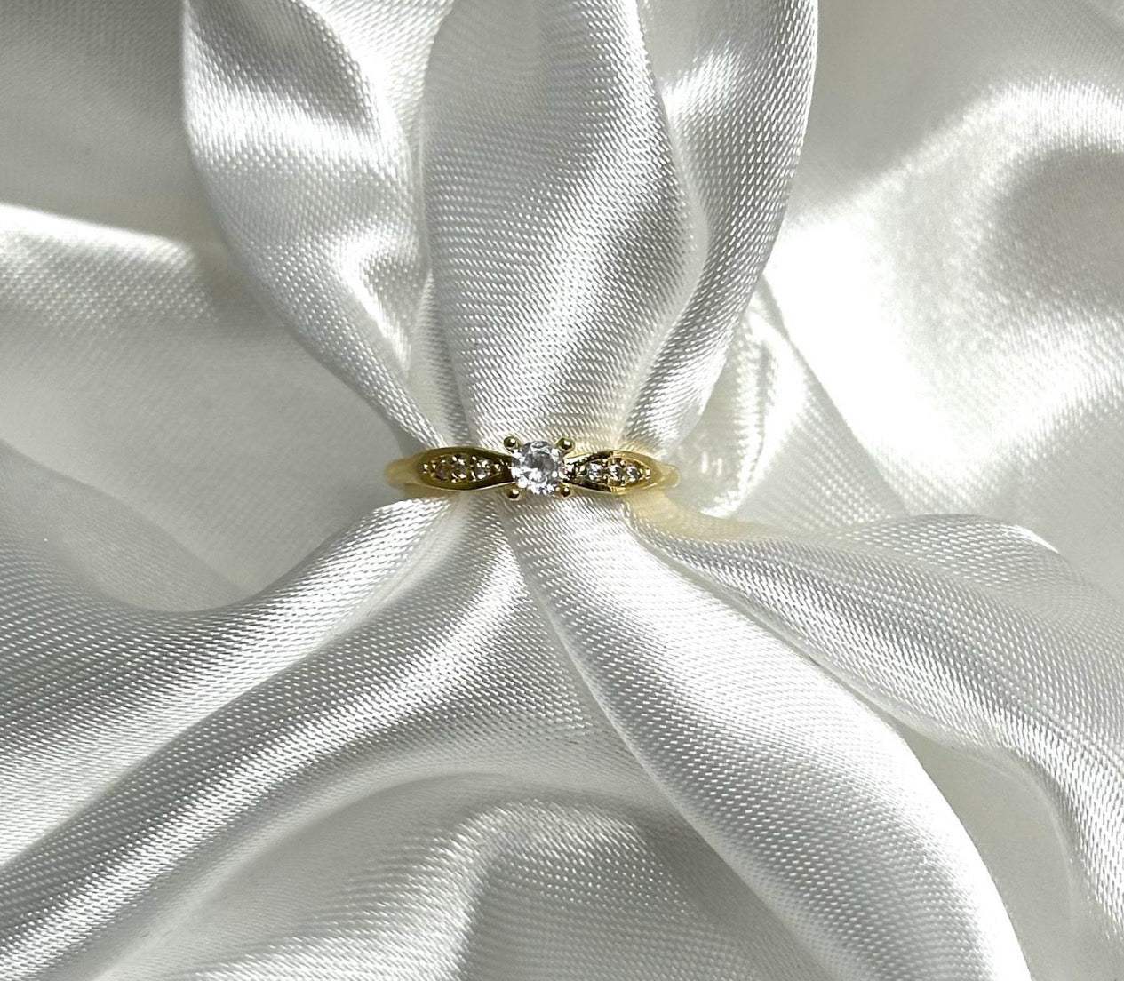 18K Gold Detailed Silver Stone Ring