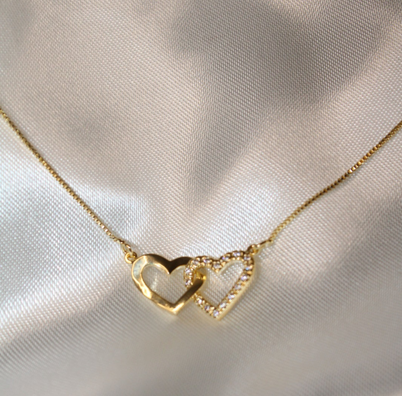 18k gold plated Necklace with heart pendant with zirconia studded.