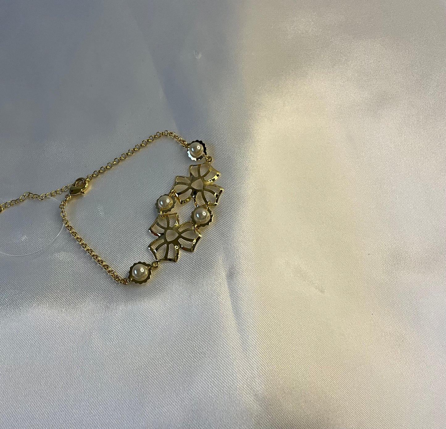 18k gold plated Bracelet with flower and pearls